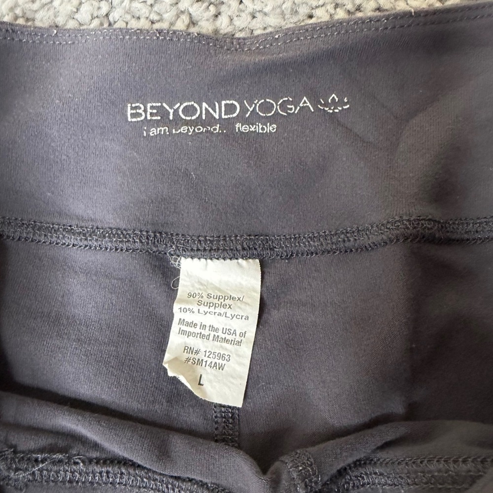 Beyond Yoga Life Time Fitness Gray Ruched Cropped Leggings Women Large SM14AW - Picture 3 of 6